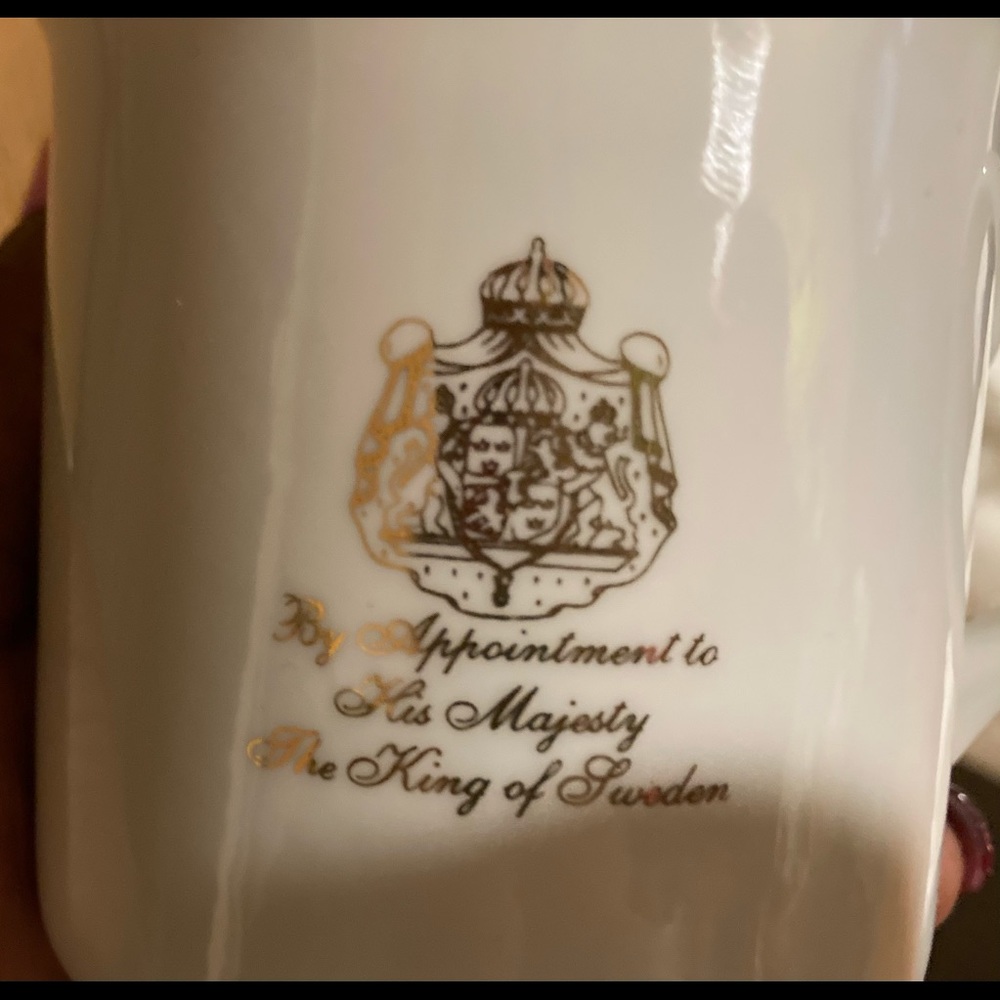Tea cup appointed to the King of Sweden
